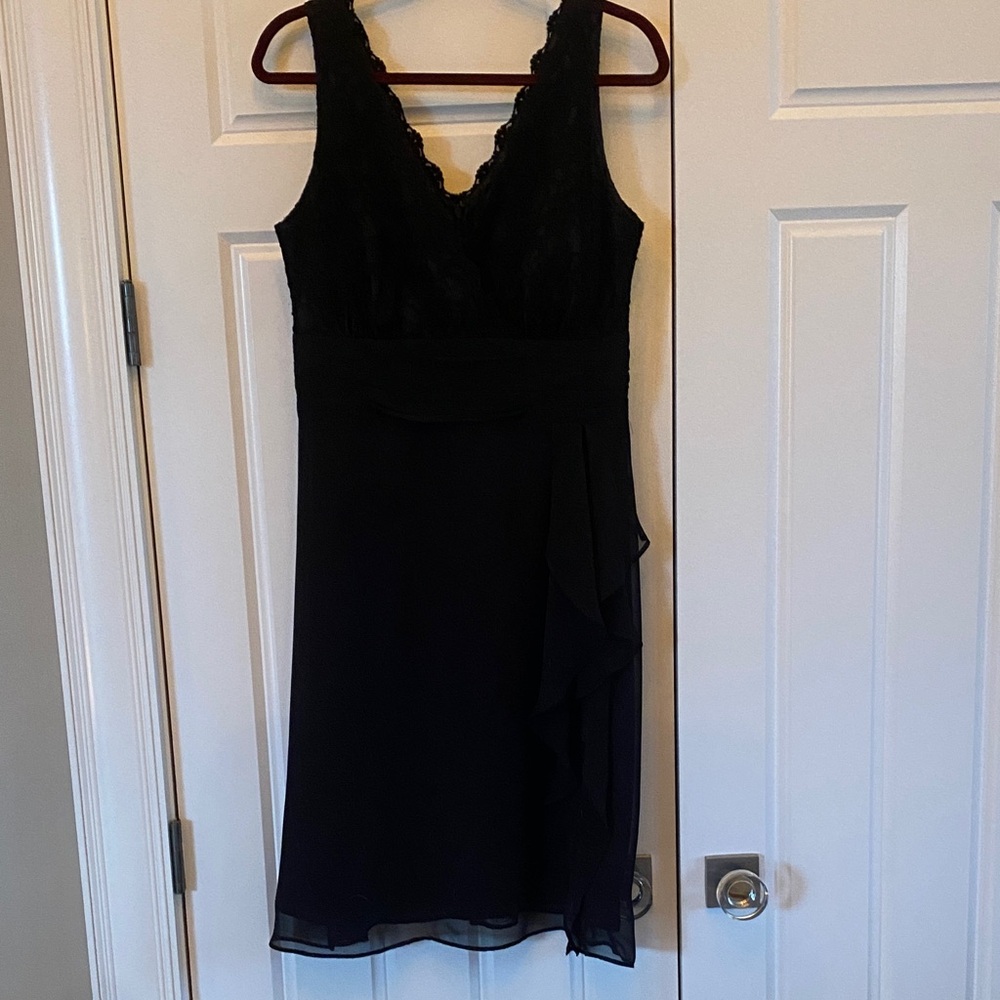 Jessica Howard Elegant Black Lace Dress.